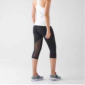 Lululemon Lululemon Outrun 17" Crop
Black size 4